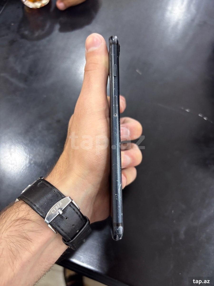 Apple iPhone 7 Plus Black 32GB (3)