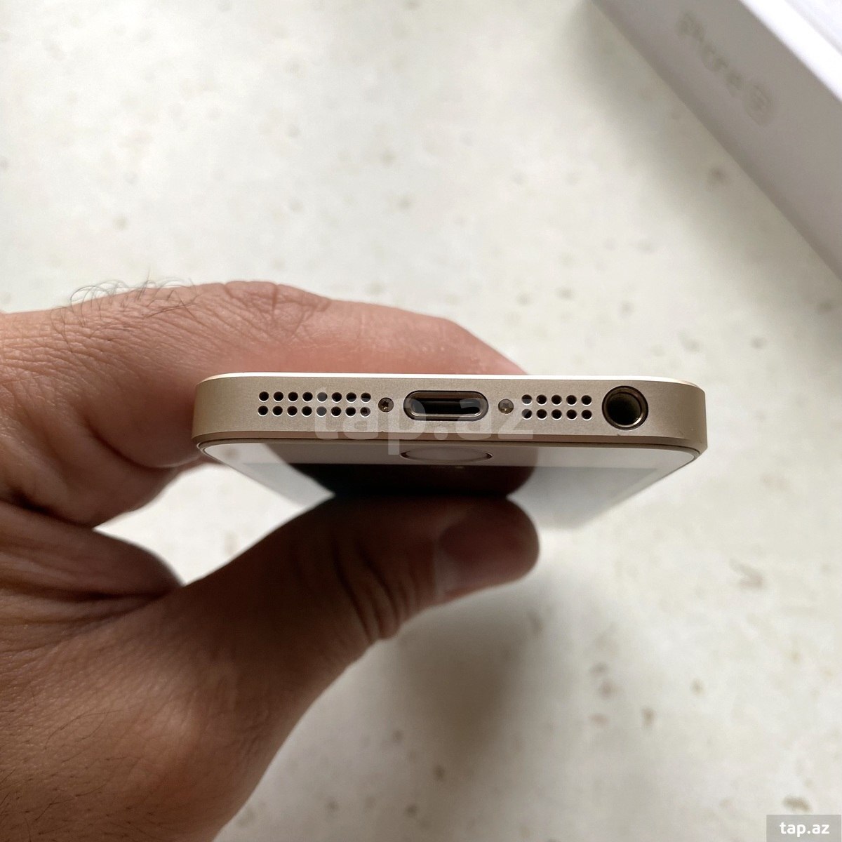 Apple iPhone SE Gold 64GB (6)