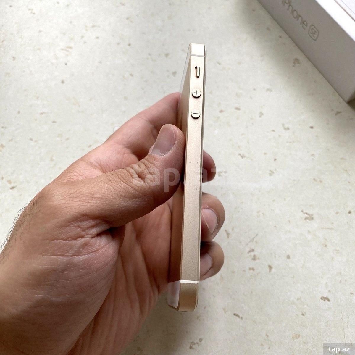 Apple iPhone SE Gold 64GB (3)