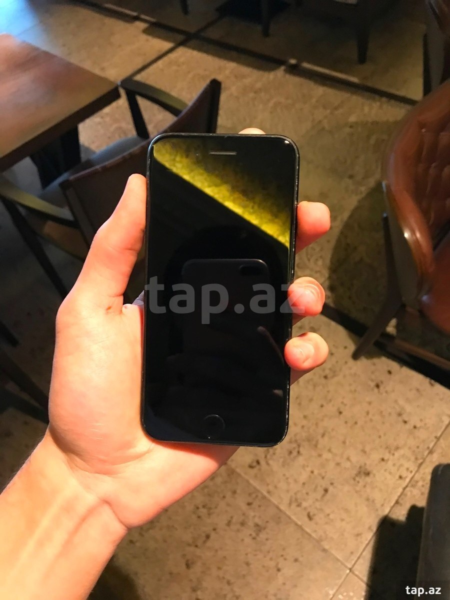 Apple iPhone 7 Black 128GB (3)