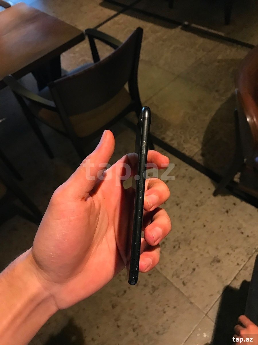 Apple iPhone 7 Black 128GB (2)