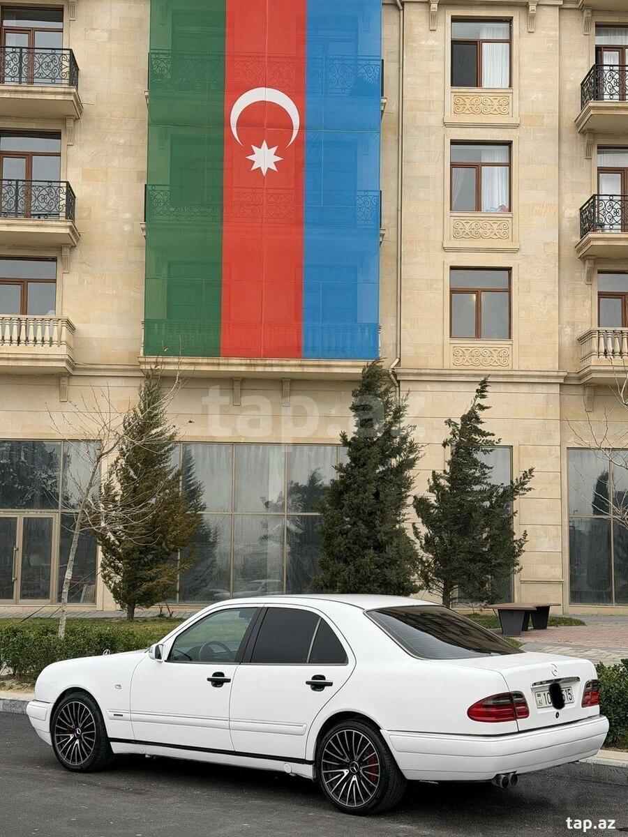 Mercedes E 280, 1997 il (18)