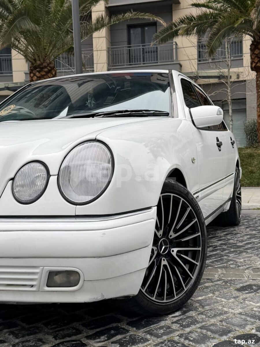 Mercedes E 280, 1997 il (24)