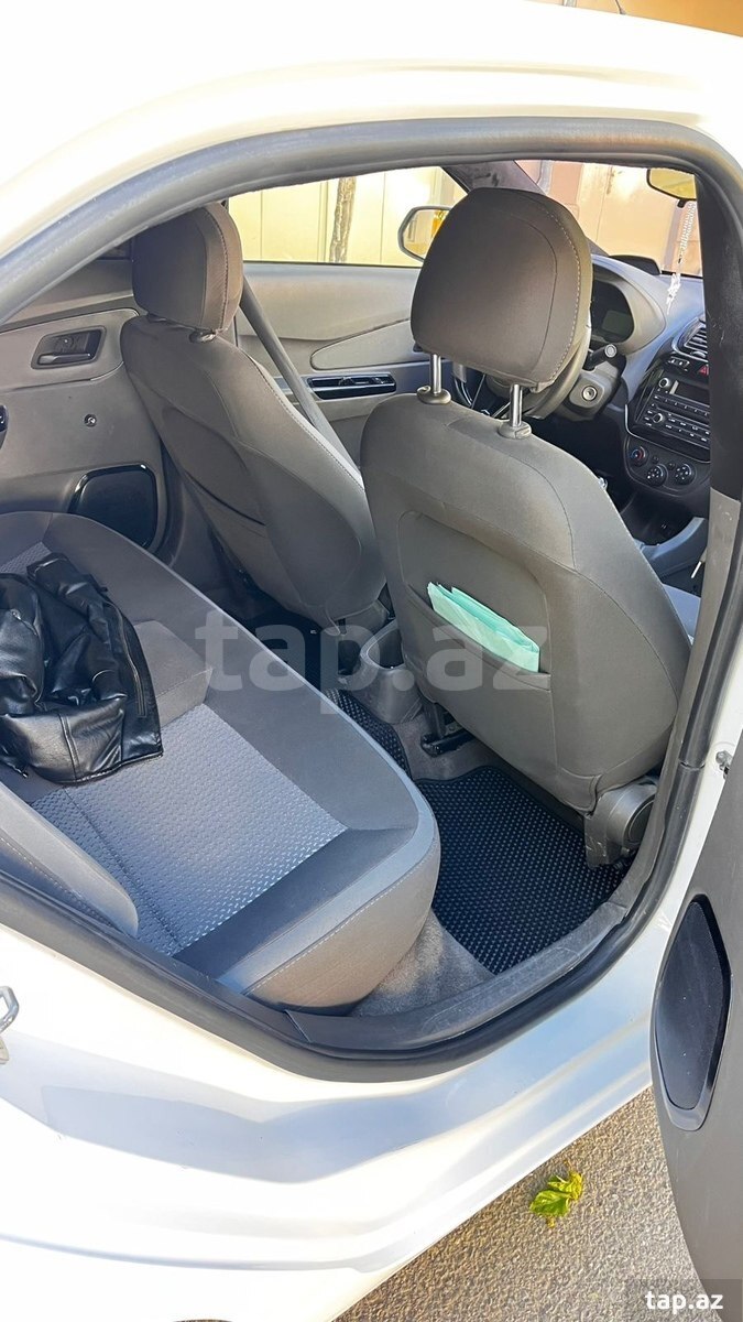 Chevrolet Cobalt, 2019 il (11)