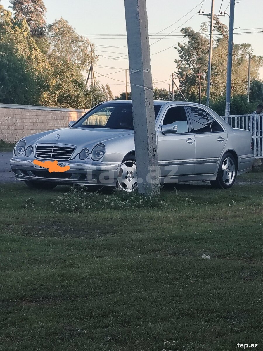 Mercedes E 320, 2000 il