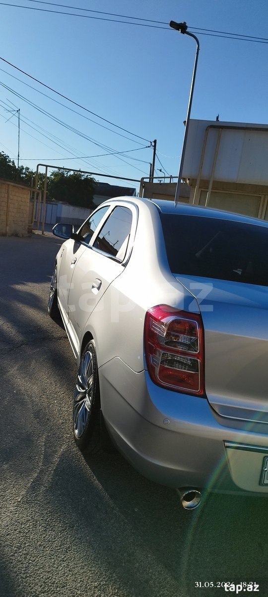 Chevrolet Cobalt, 2022 il (6)