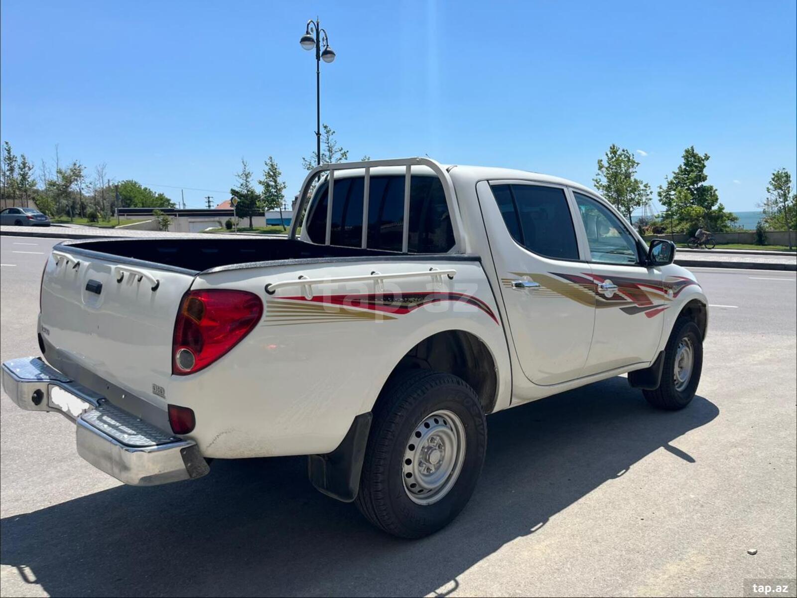 Mitsubishi L 200, 2012 il (8)