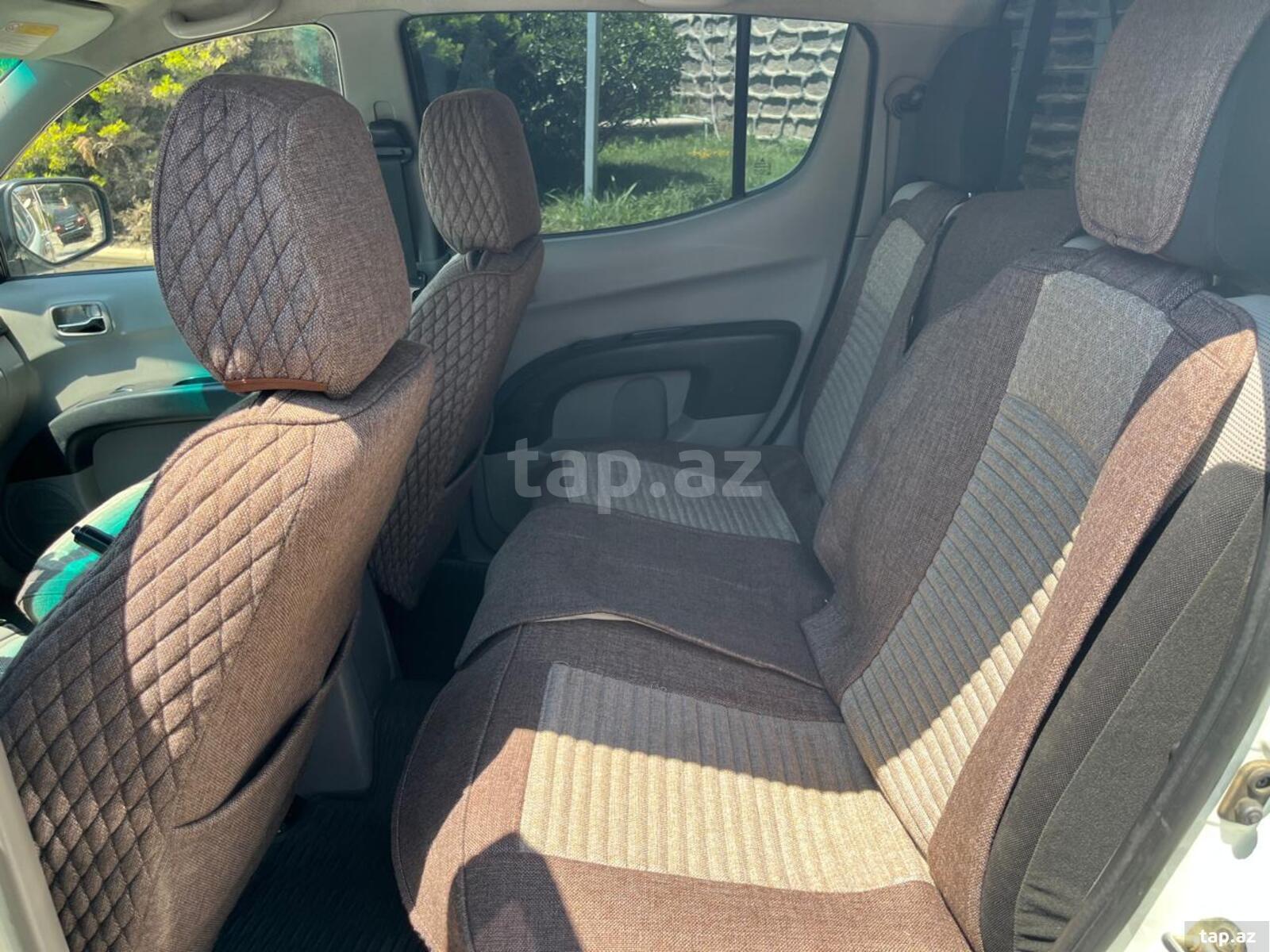 Mitsubishi L 200, 2012 il (4)
