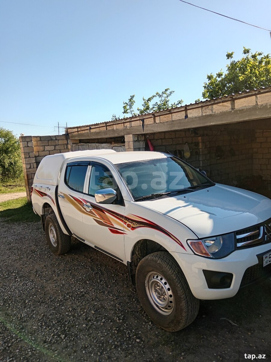 Mitsubishi L 200, 2011 il (3)