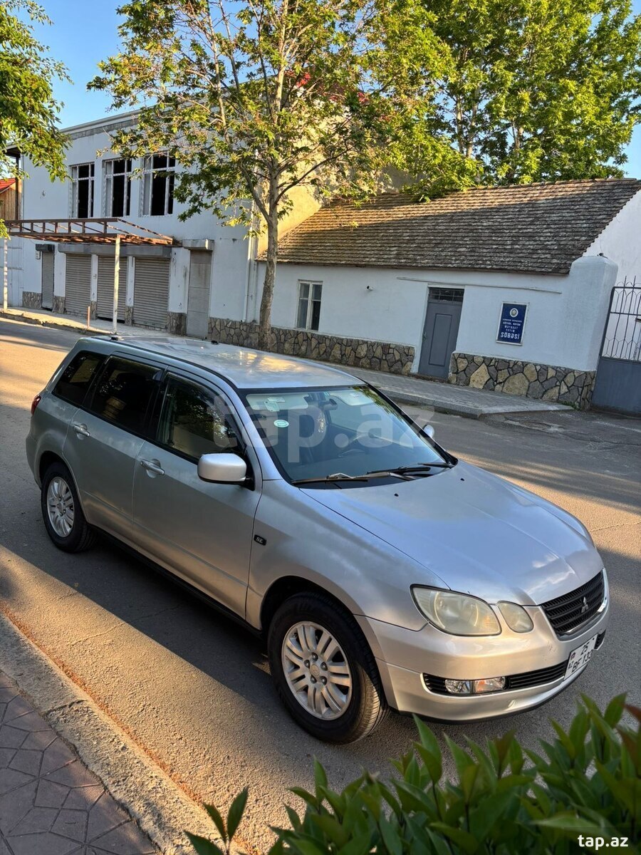 Mitsubishi Airtrek, 2001 il