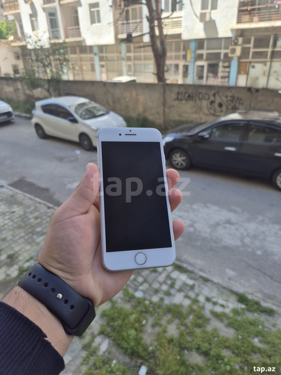 Apple iPhone 7 Silver 32GB (3)