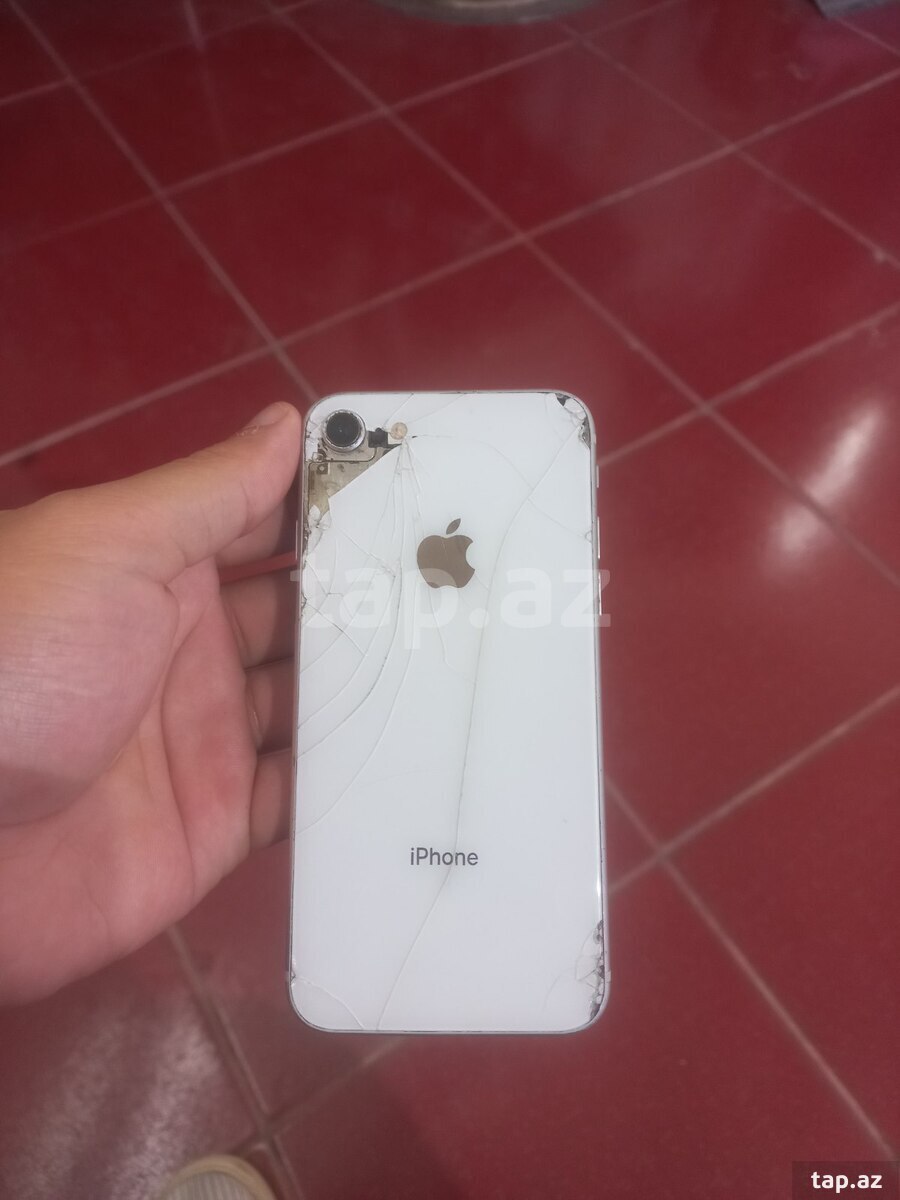 Apple iPhone 8 Silver 64GB (2)