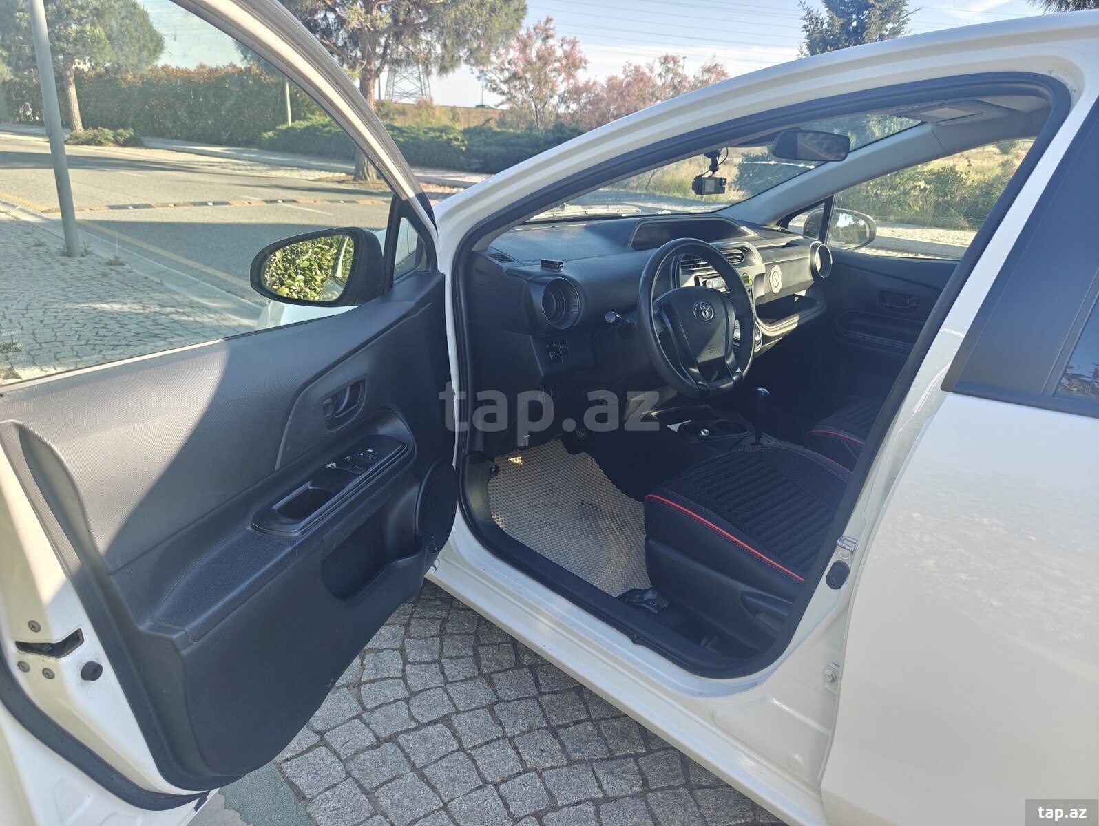 Toyota Aqua, 2017 il (9)