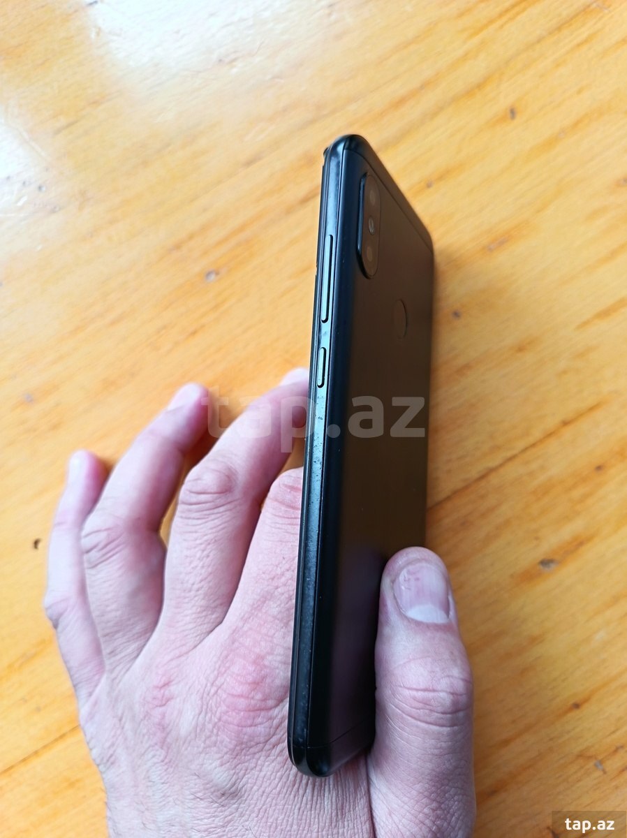 Xiaomi Mi A2 Lite Black 32GB/3GB (3)
