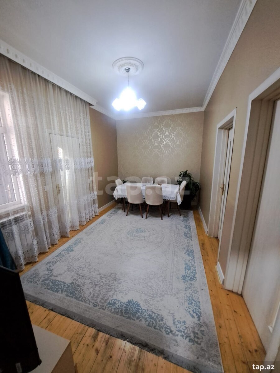 Həyət evi, Mübariz İbrahimov küç. (10)