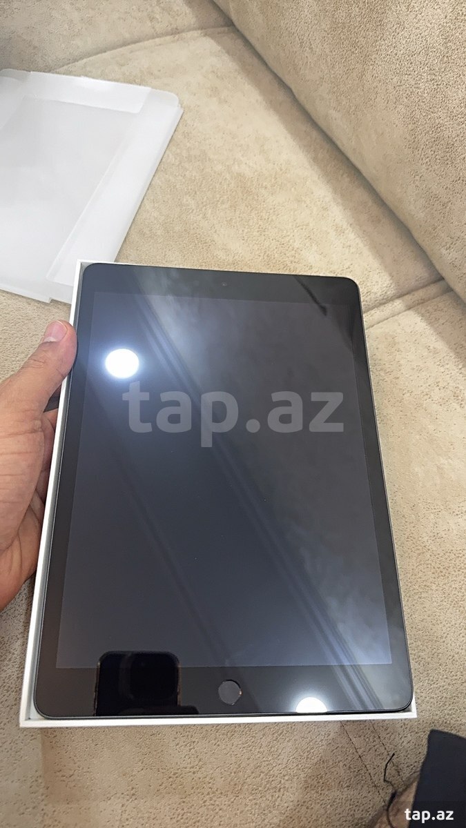 Apple iPad 9.7 (2018) Silver 128GB/2GB (2)