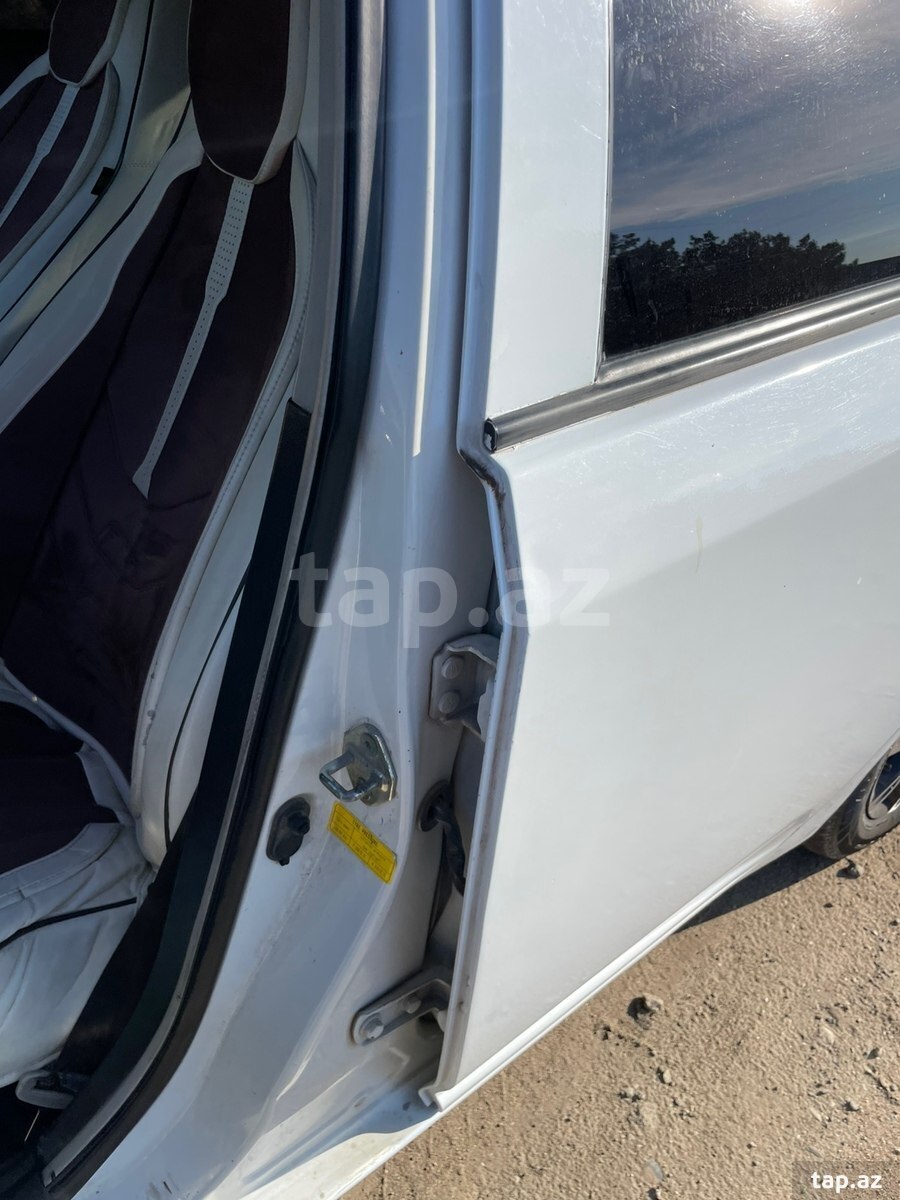 Geely MK, 2012 il (16)