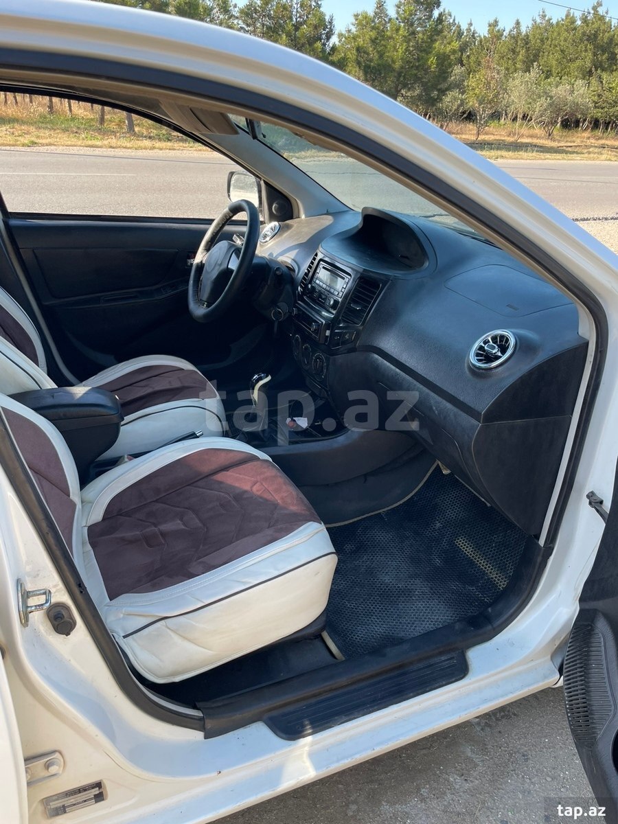 Geely MK, 2012 il (15)
