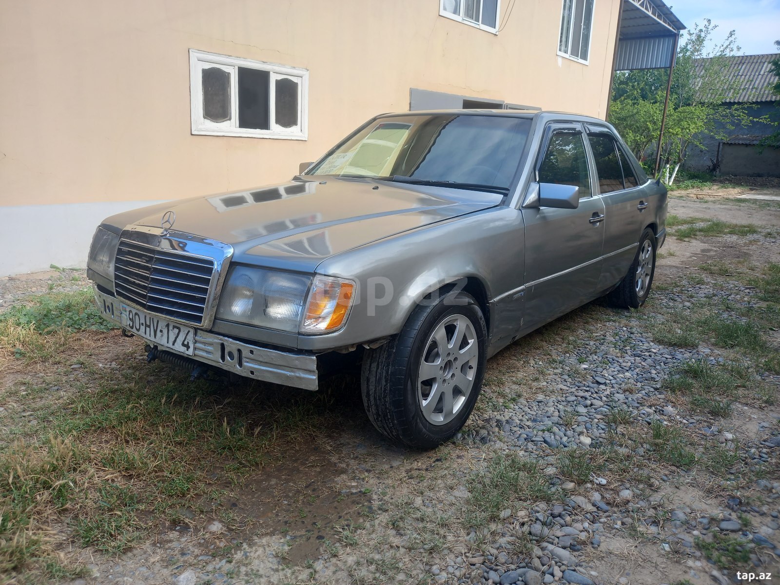 Mercedes E 220, 1988 il