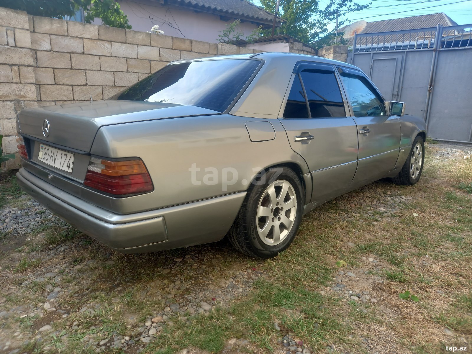 Mercedes E 220, 1988 il (5)