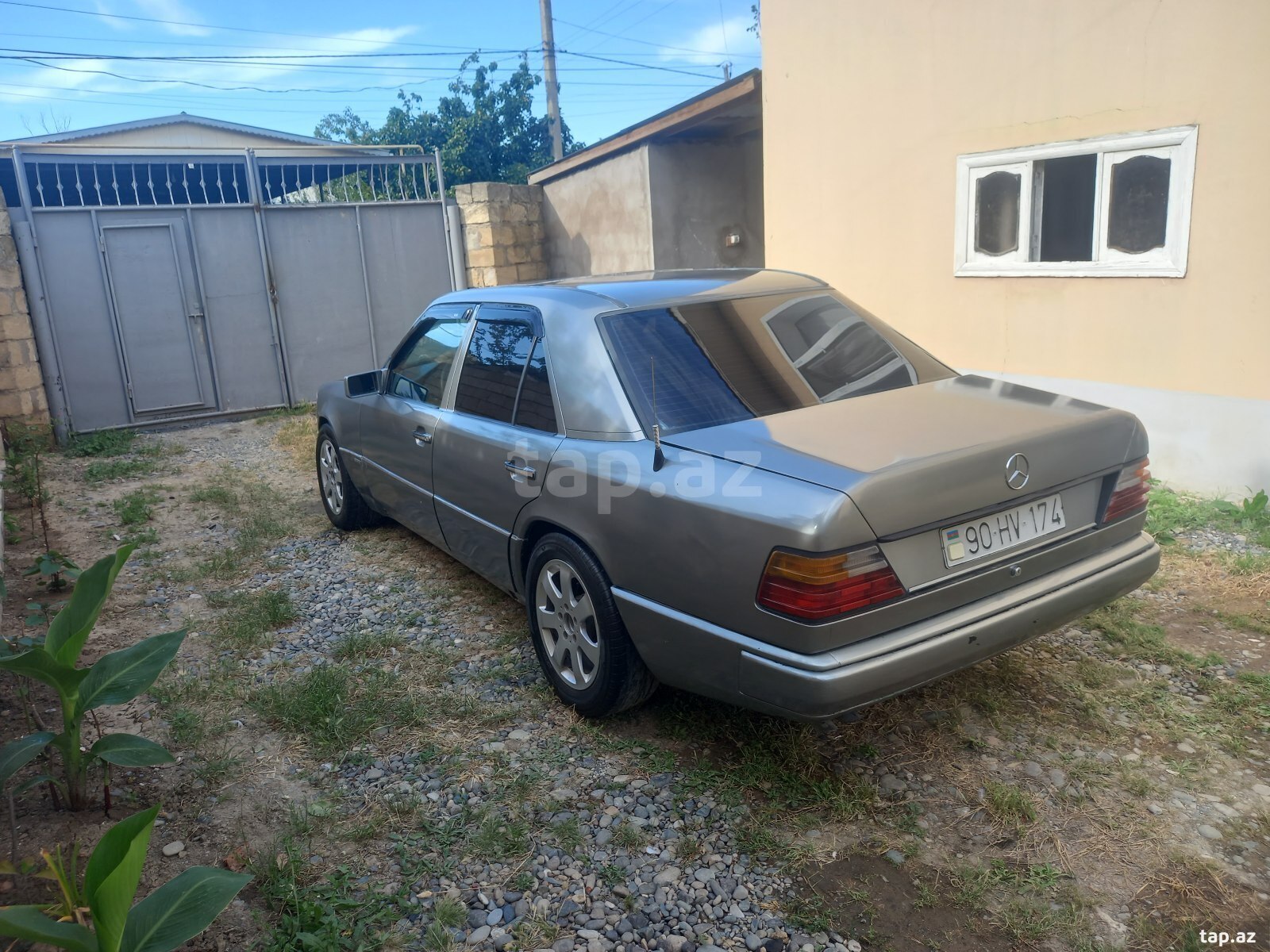Mercedes E 220, 1988 il (7)