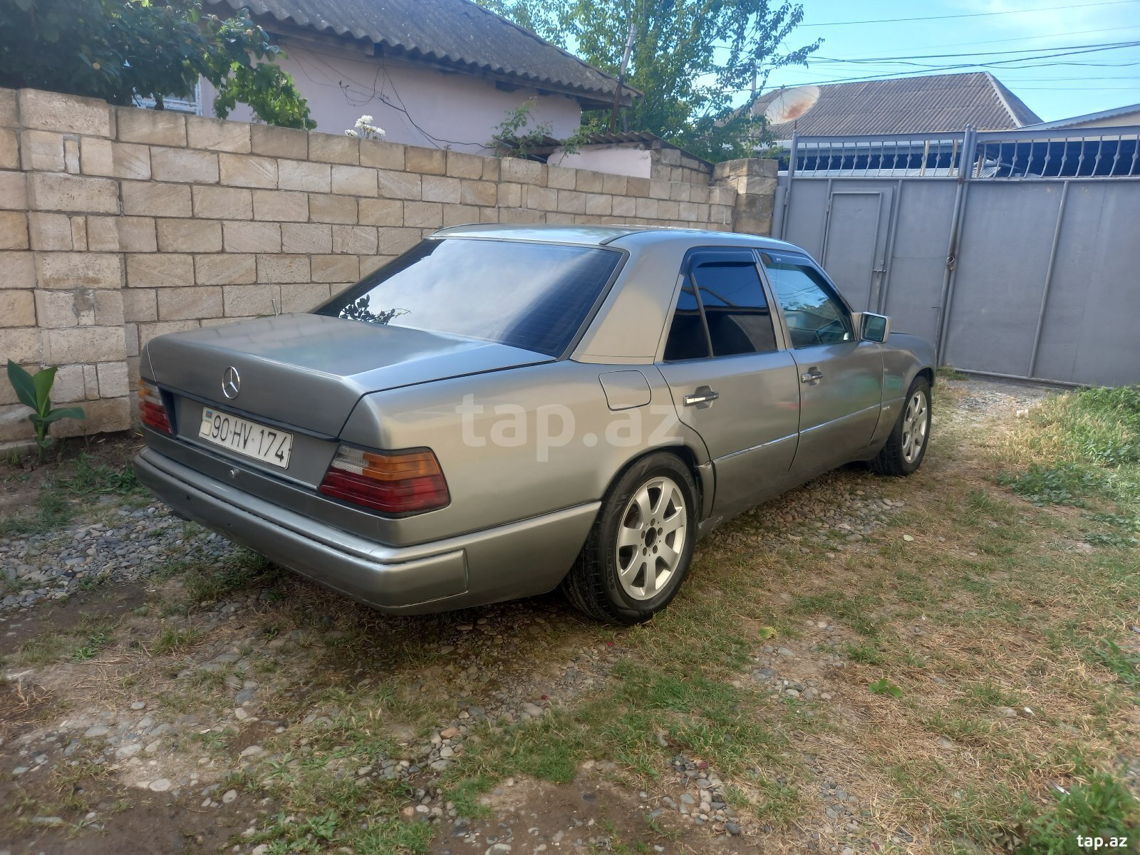 Mercedes E 220, 1988 il (6)