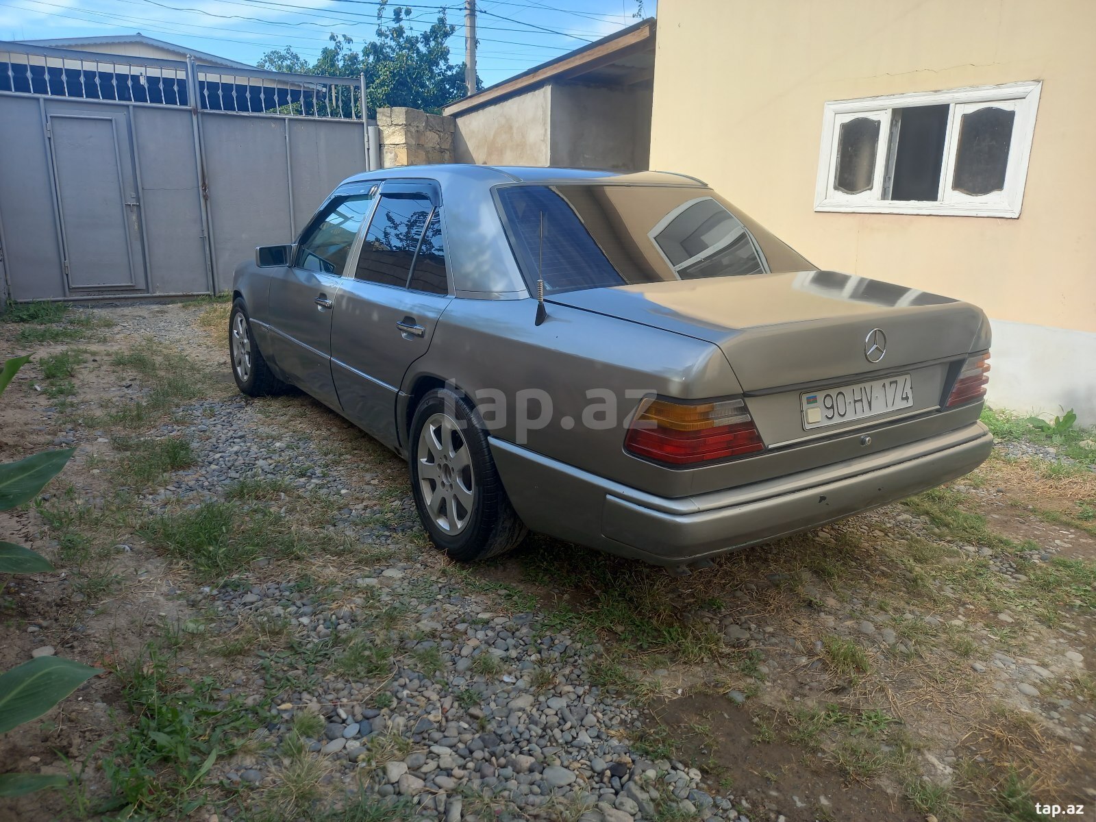 Mercedes E 220, 1988 il (8)