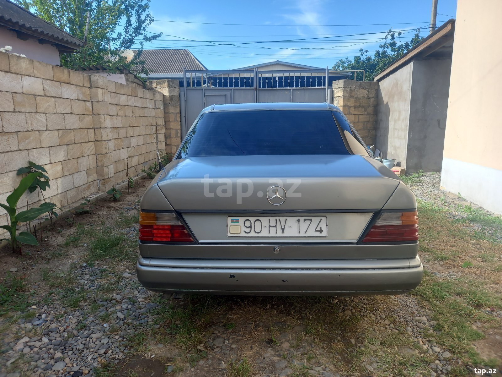 Mercedes E 220, 1988 il (10)
