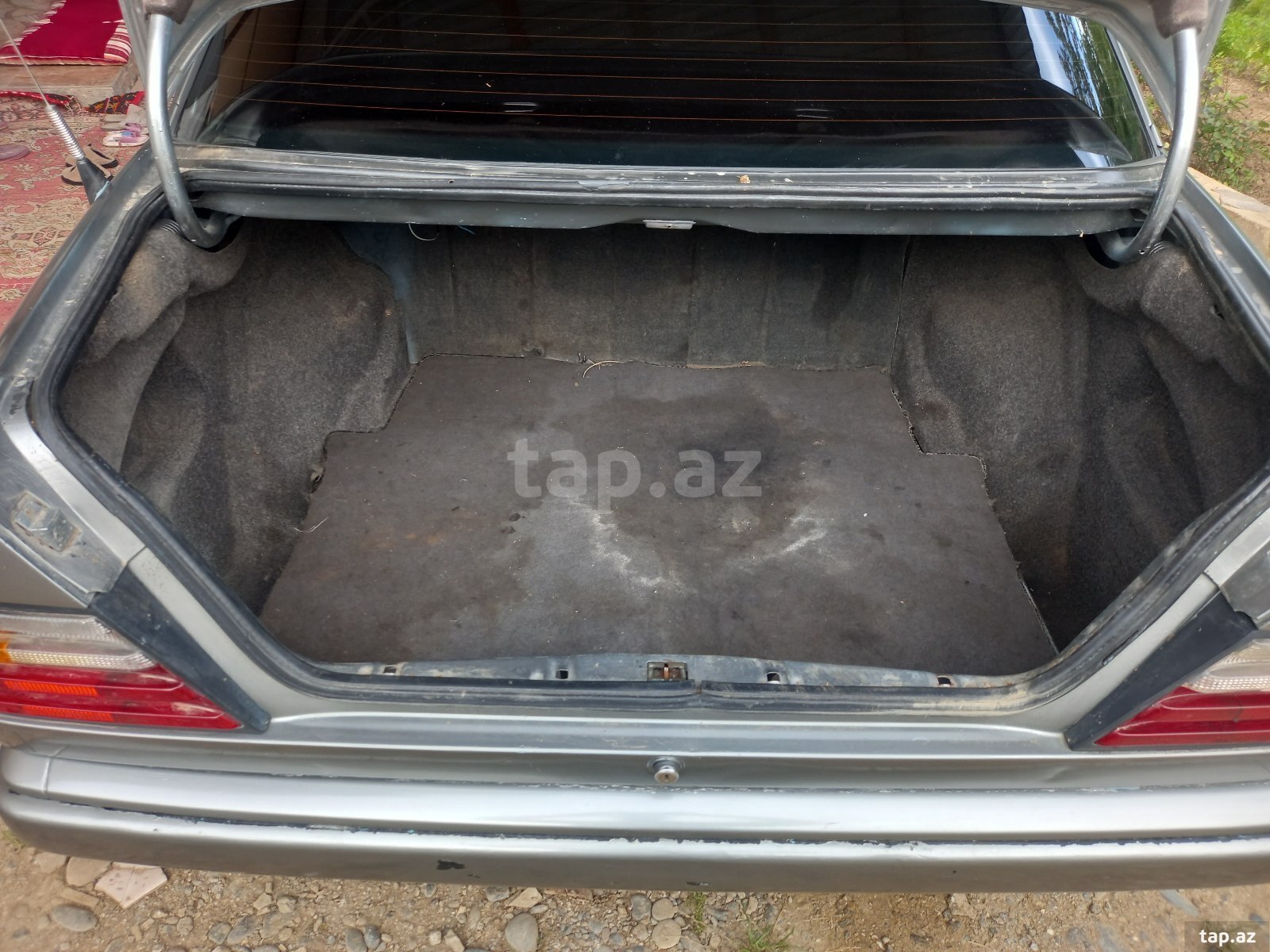 Mercedes E 220, 1988 il (12)