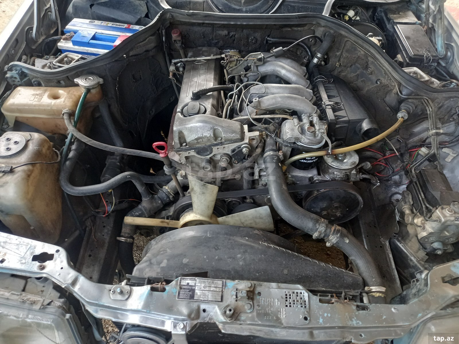 Mercedes E 220, 1988 il (11)