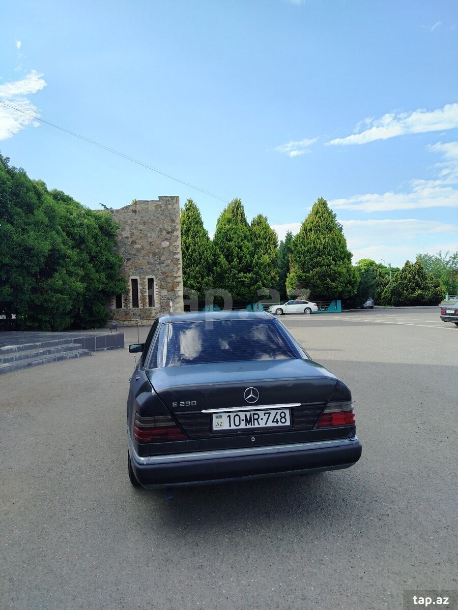 Mercedes 230, 1988 il (8)
