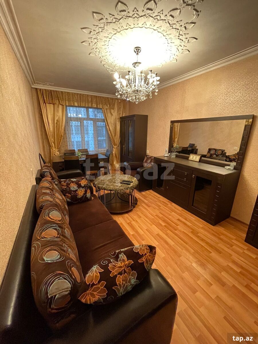 3-otaqlı mənzil, E.Akademiyası m., 88 m²