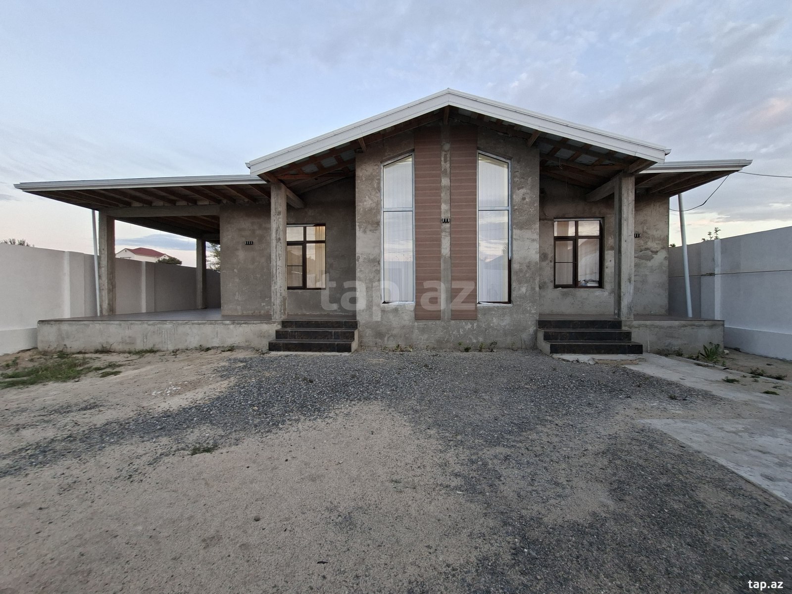 Həyət evi, Novxanı qəs. (8)