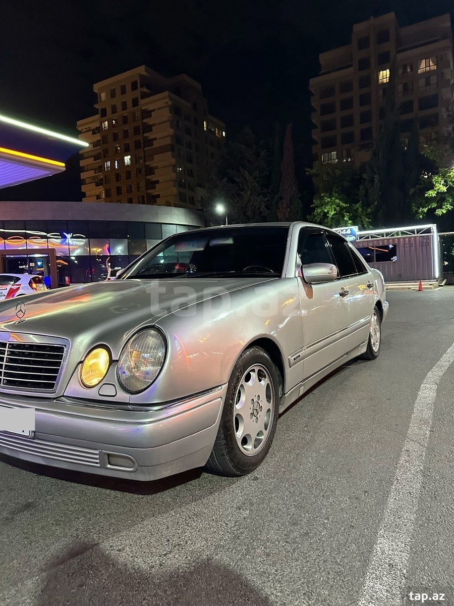 Mercedes E 240, 1999 il