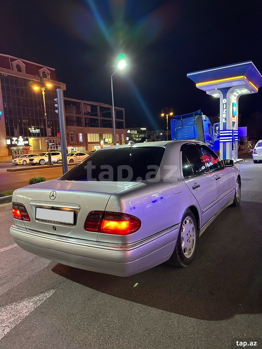 Mercedes E 240, 1999 il (6)