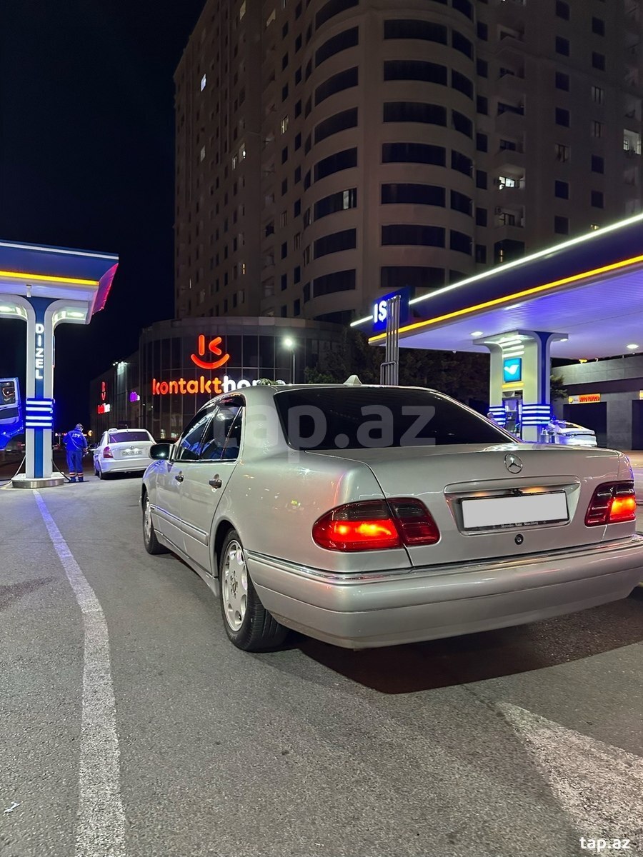 Mercedes E 240, 1999 il (2)