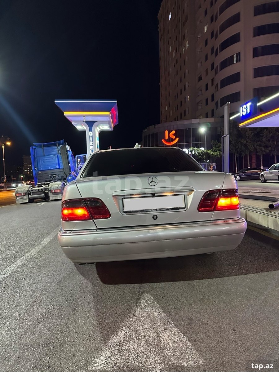 Mercedes E 240, 1999 il (3)