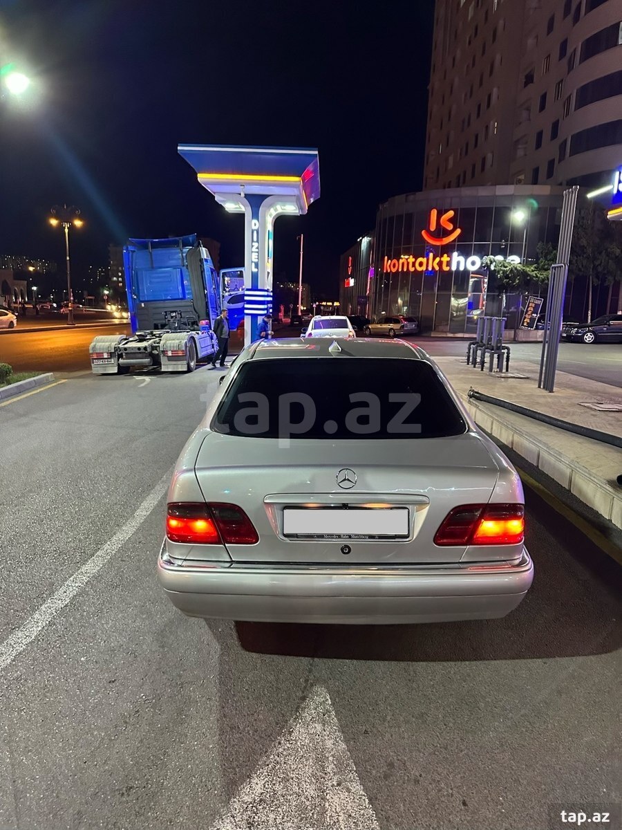 Mercedes E 240, 1999 il (5)