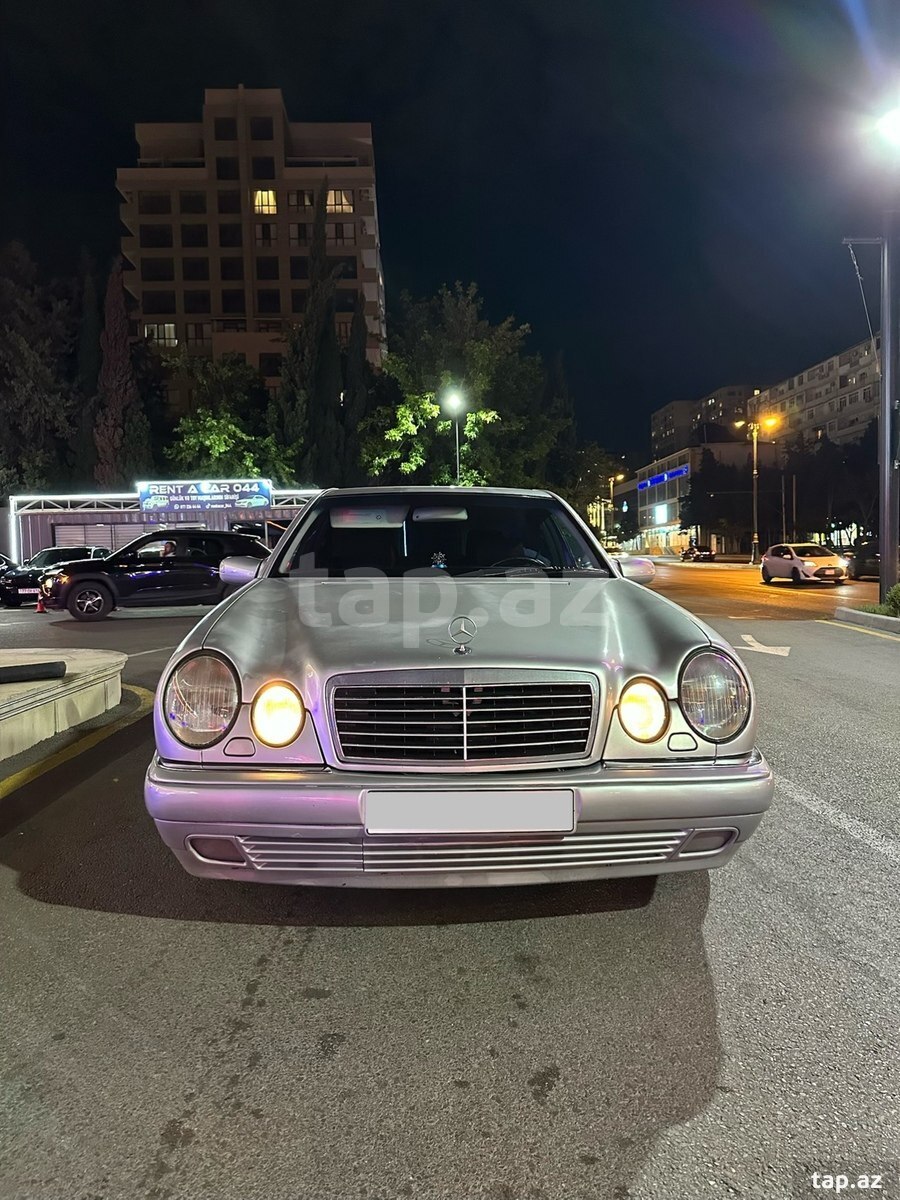 Mercedes E 240, 1999 il (4)