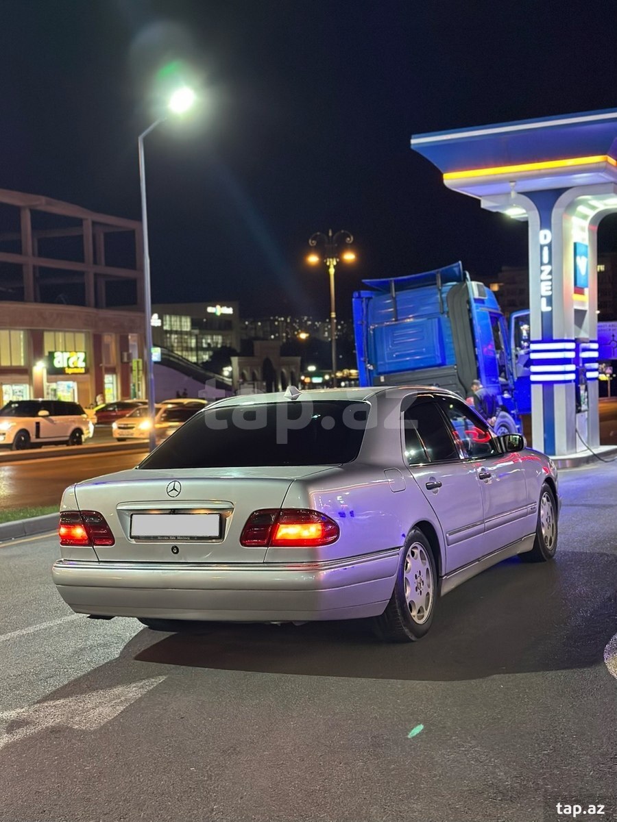 Mercedes E 240, 1999 il (7)