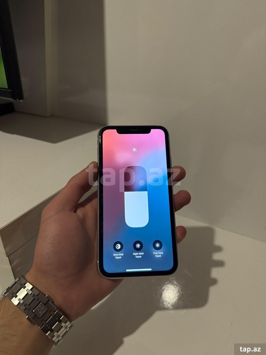 Apple iPhone XR White 64GB/3GB (2)