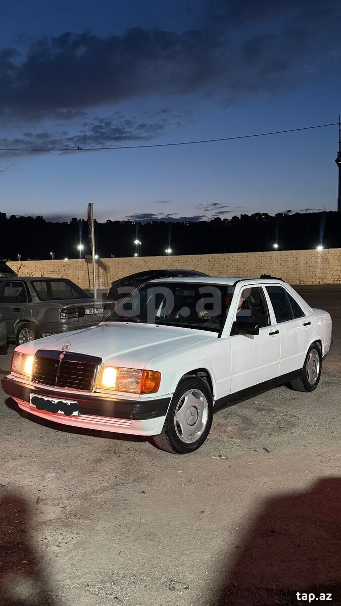 Mercedes 190, 1988 il