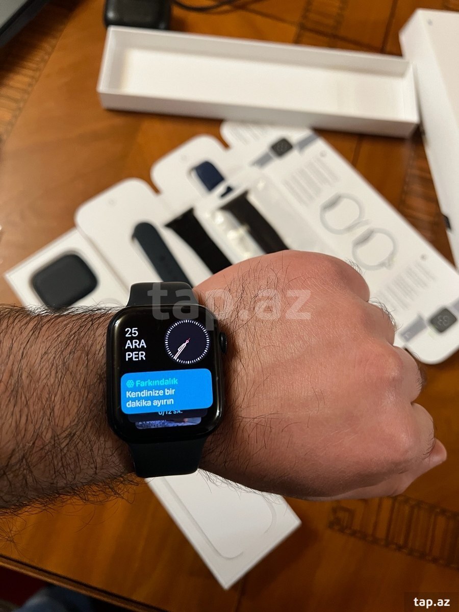 Apple Watch Series 8 Aluminum Midnight 45mm (18)