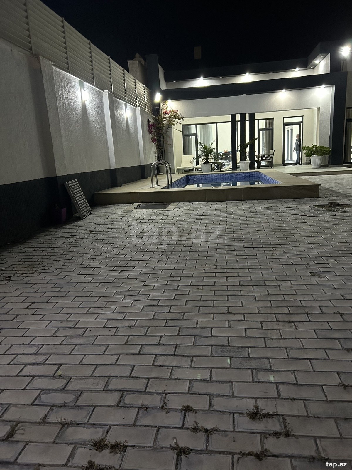 Villa kirayə verilir, Şüvəlan qəs. (24)
