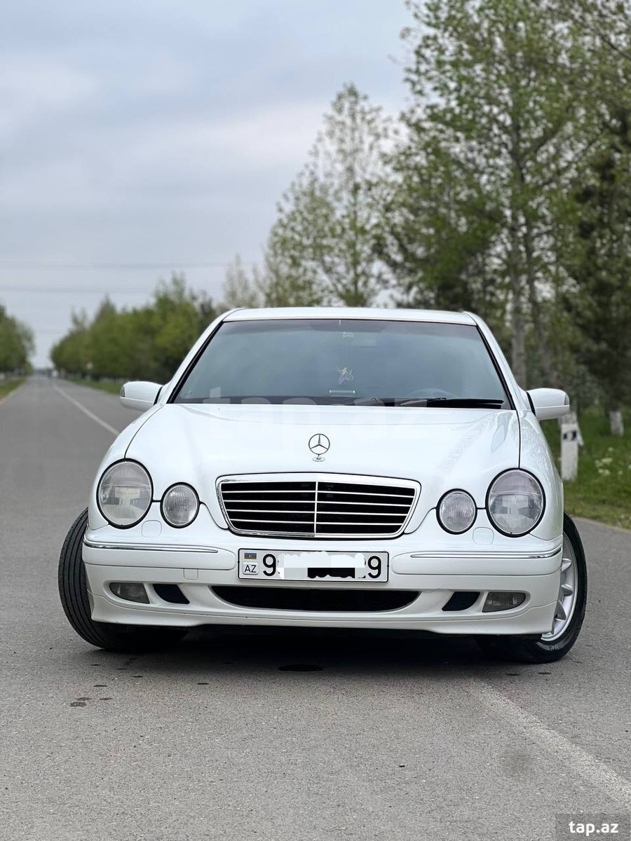 Mercedes E 220, 1999 il (10)