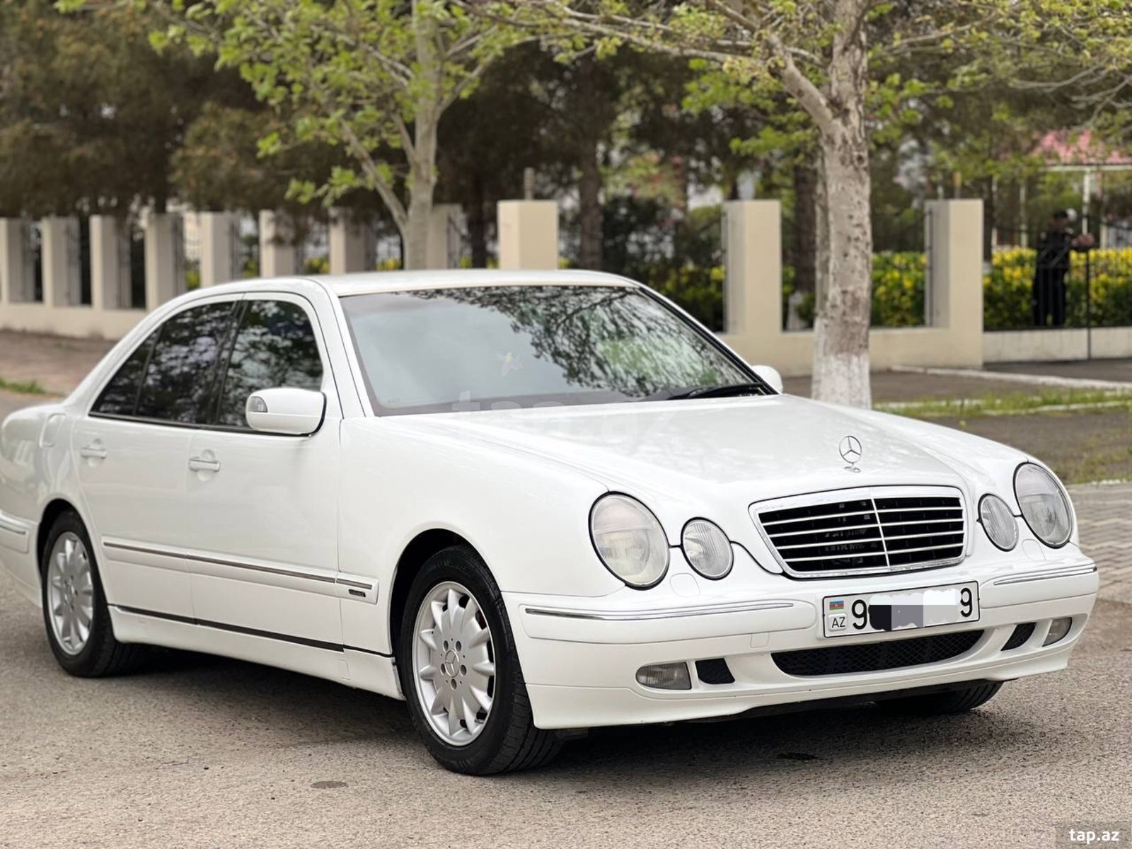 Mercedes E 220, 1999 il (2)