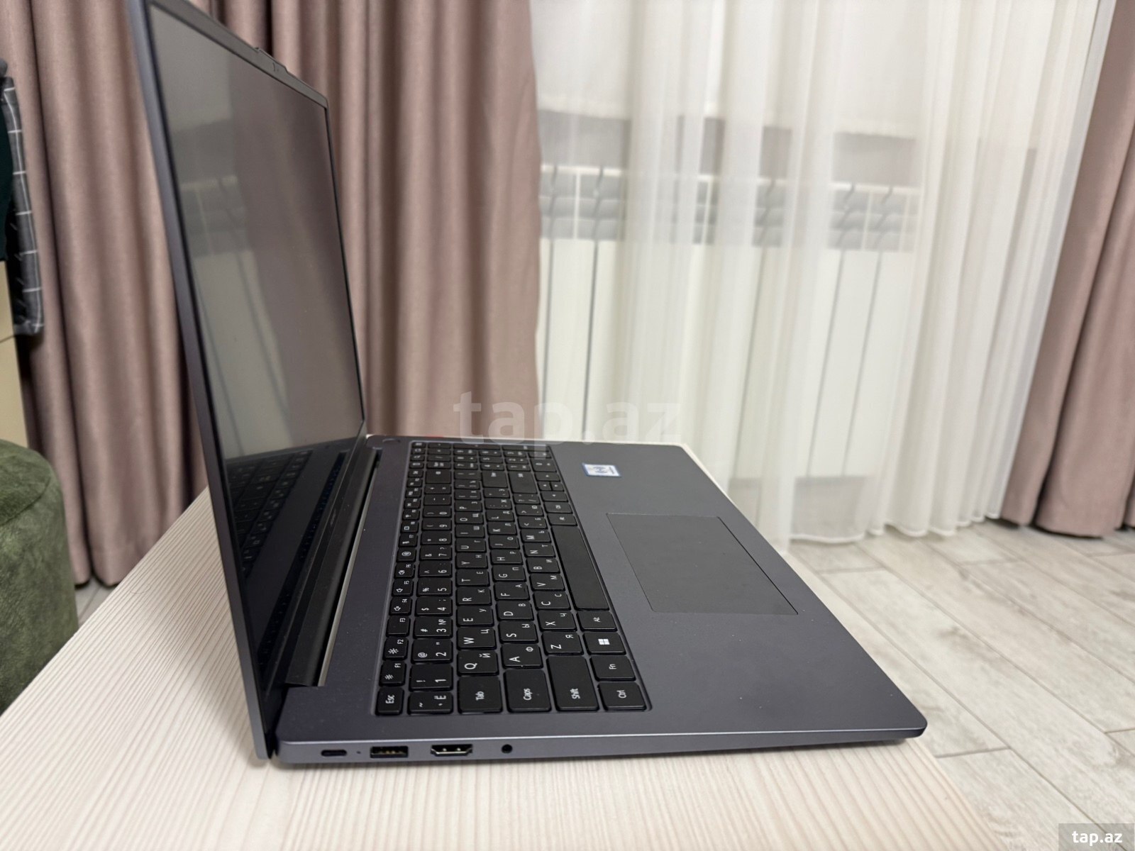 Noutbuk HuaweI D16 (5)