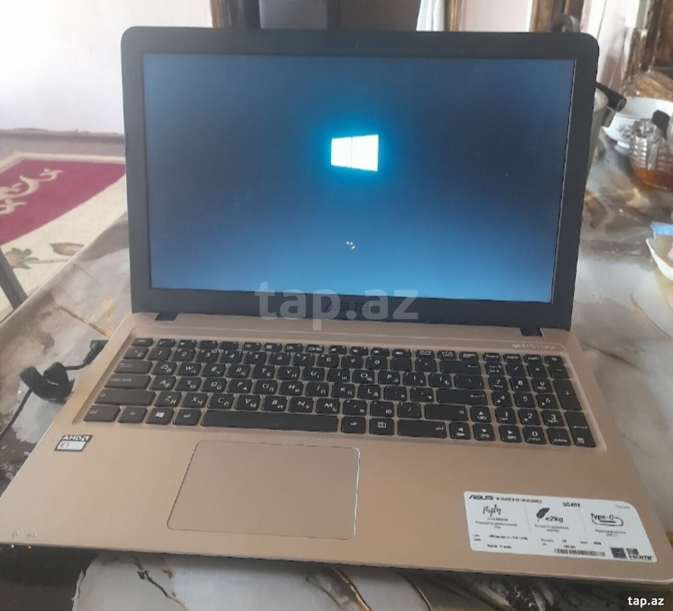 Noutbuk Asus