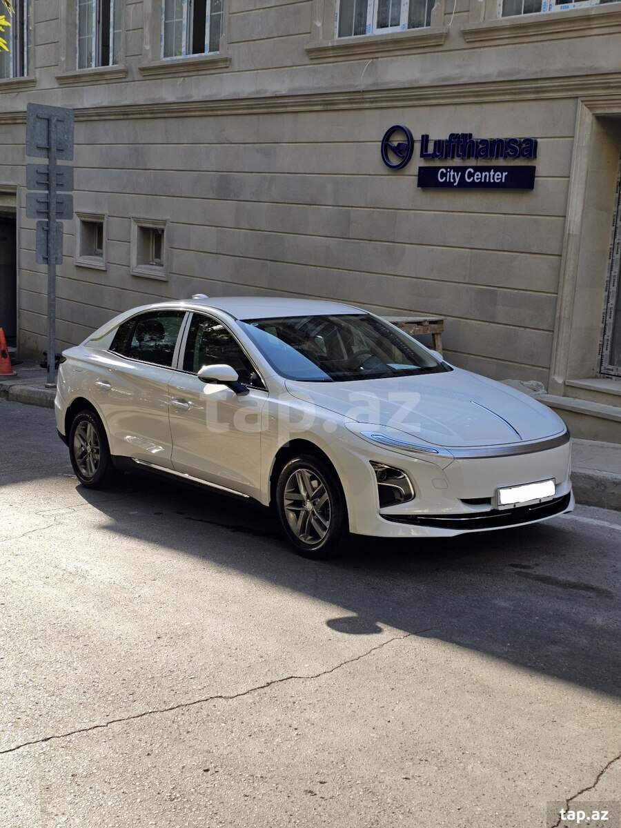 Hongqi e-QM5 icarəsi