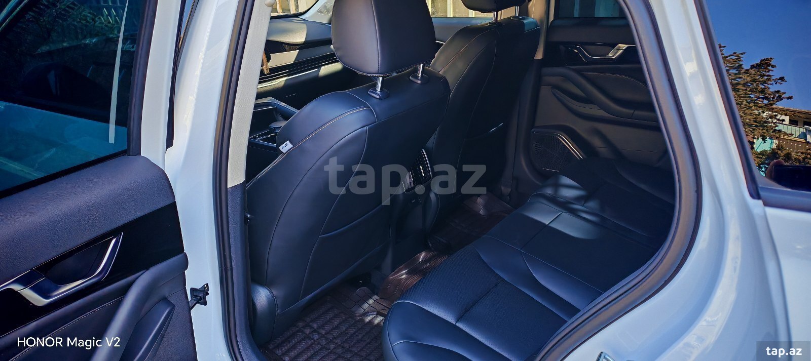 Bestune B70, 2025 il (15)